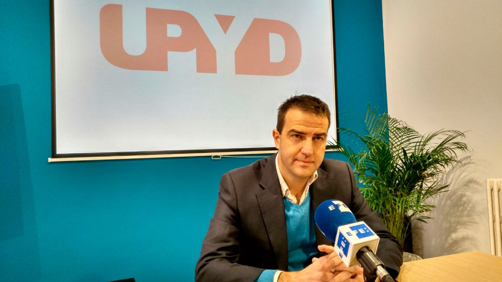 El portavoz nacional de UPYD, Gorka Maneiro, en rueda de prensa.