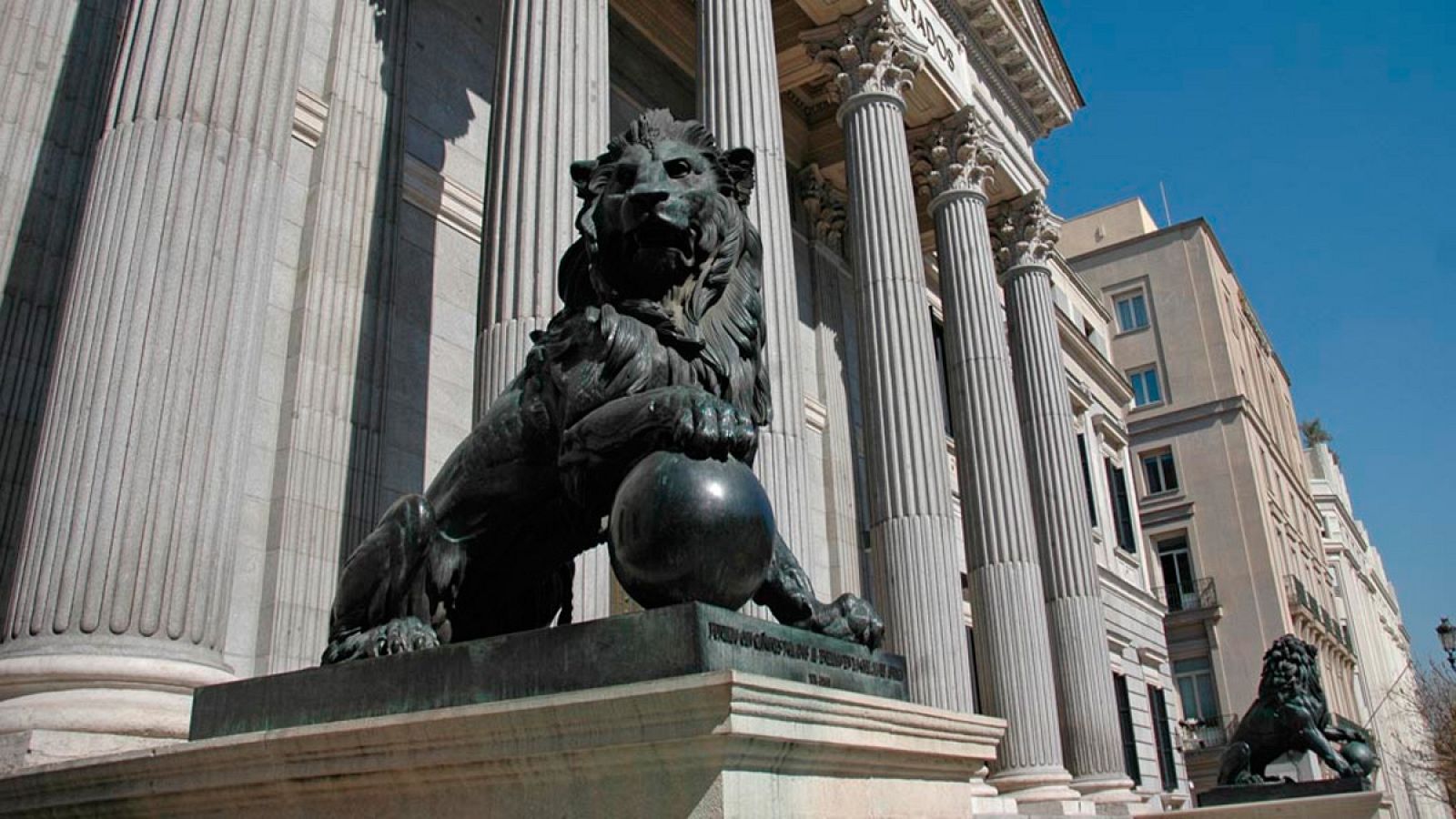 Leones del edificio del Congreso de los Diputados