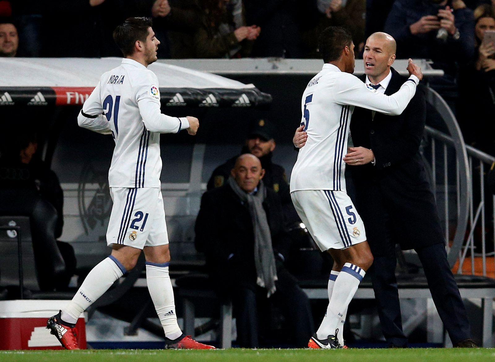 Varane celebra su gol con Zidane