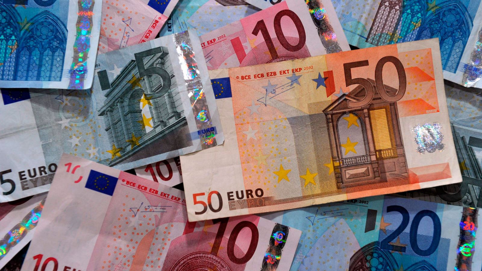 Billetes de euro de varias denominaciones