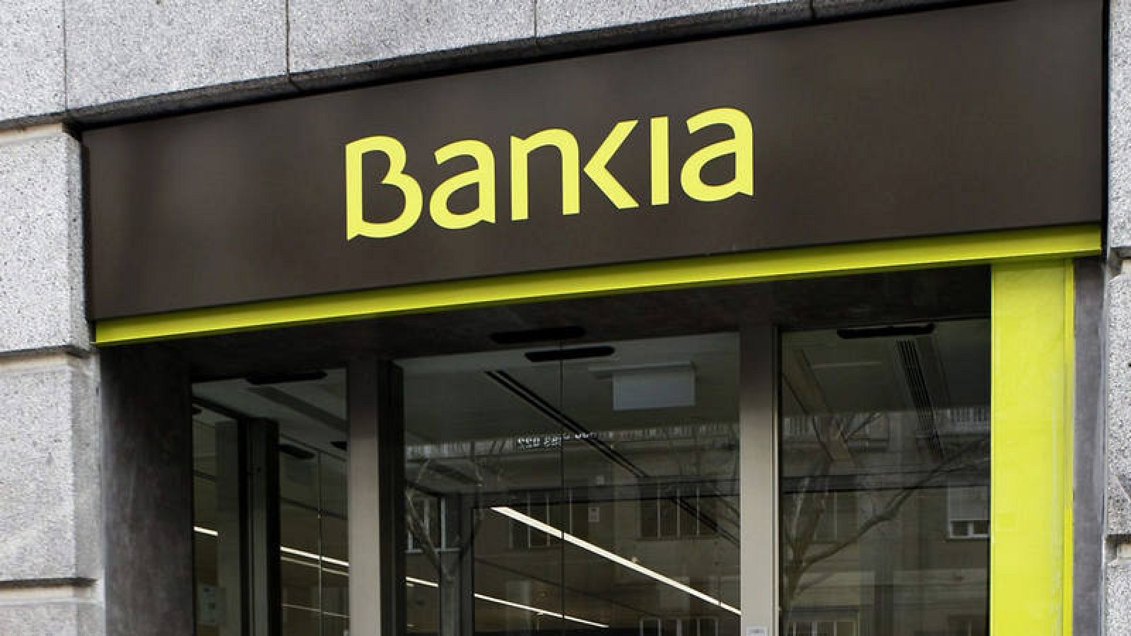 Imagen de archivo de la entrada de una sucursal de Bankia en Madrid.