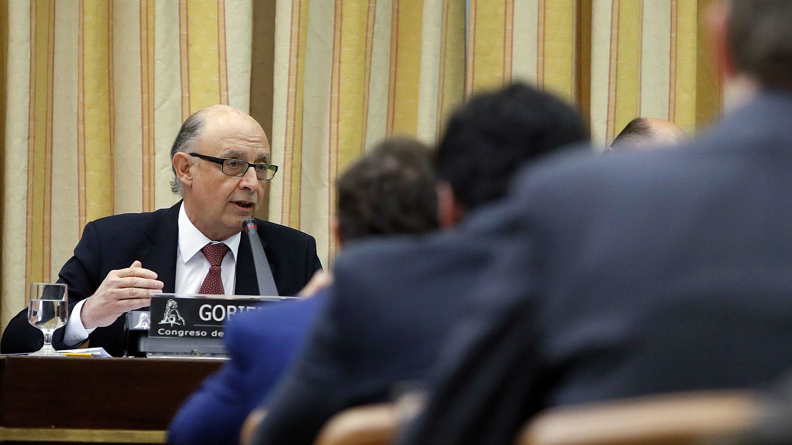 Montoro expone las líneas básicas de Hacienda para la Legislatura