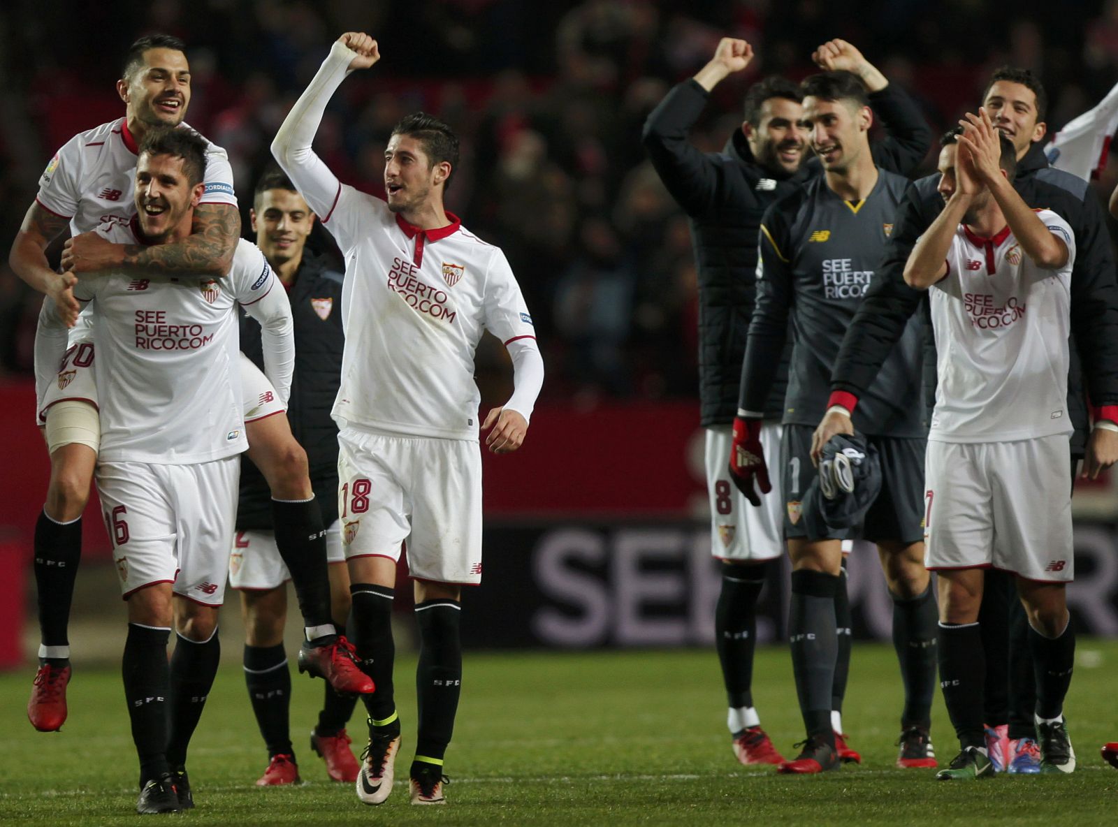 Jovectic celebra con sus compañeros el segundo gol, el de la victoria ante el Madrid.