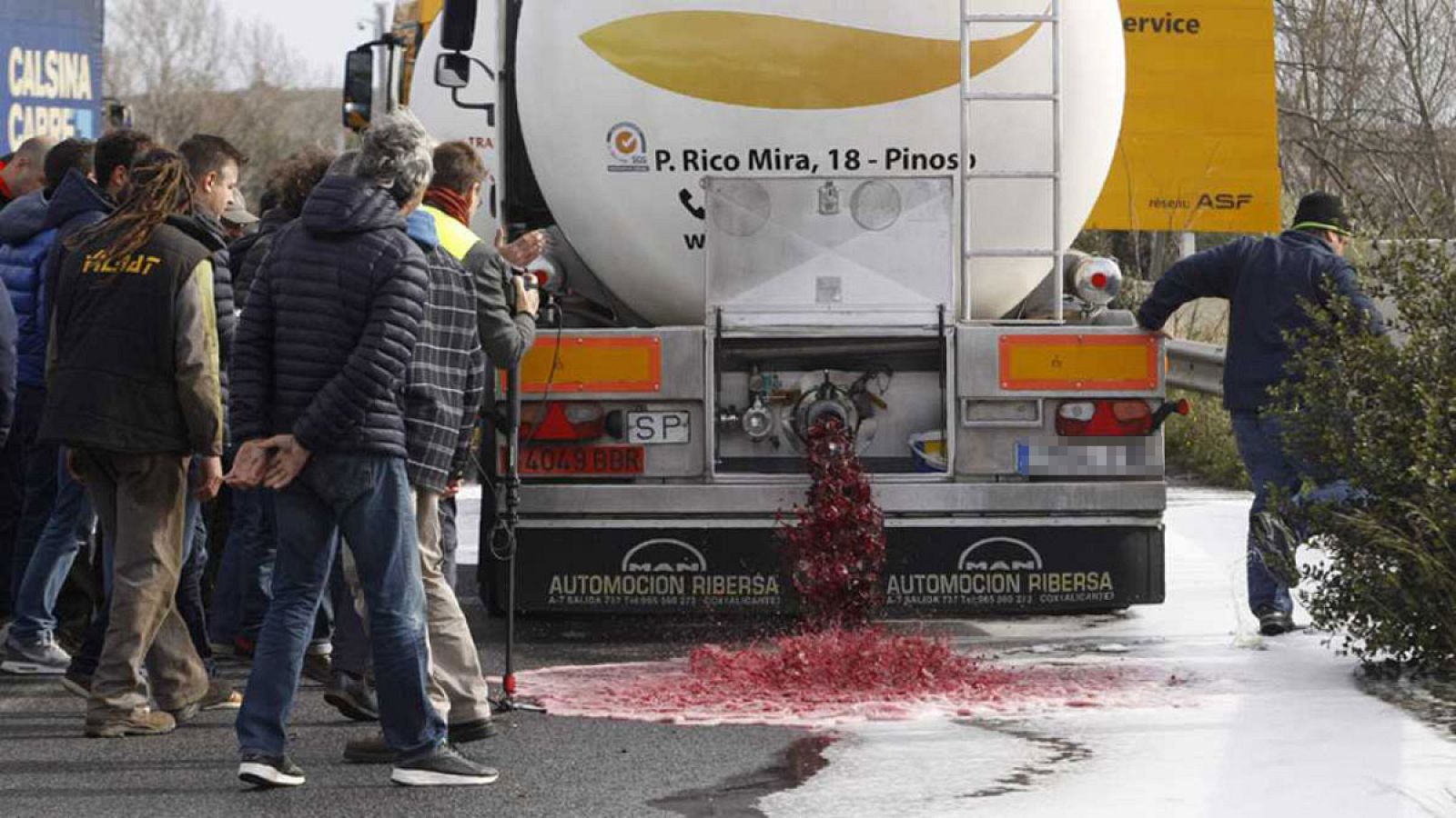 España presenta una dura queja a Francia por los ataques a camiones españoles