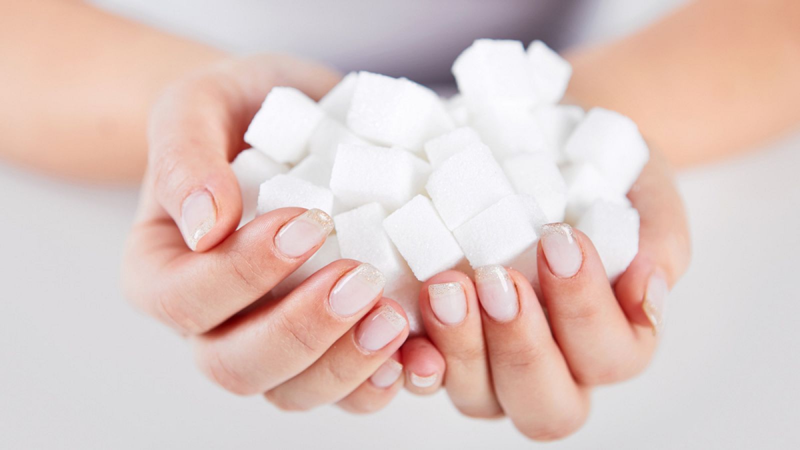 Los expertos en salud piden que se preste atención a la parte de las etiquetas de los alimentos que dice: "de los cuales, azúcares".