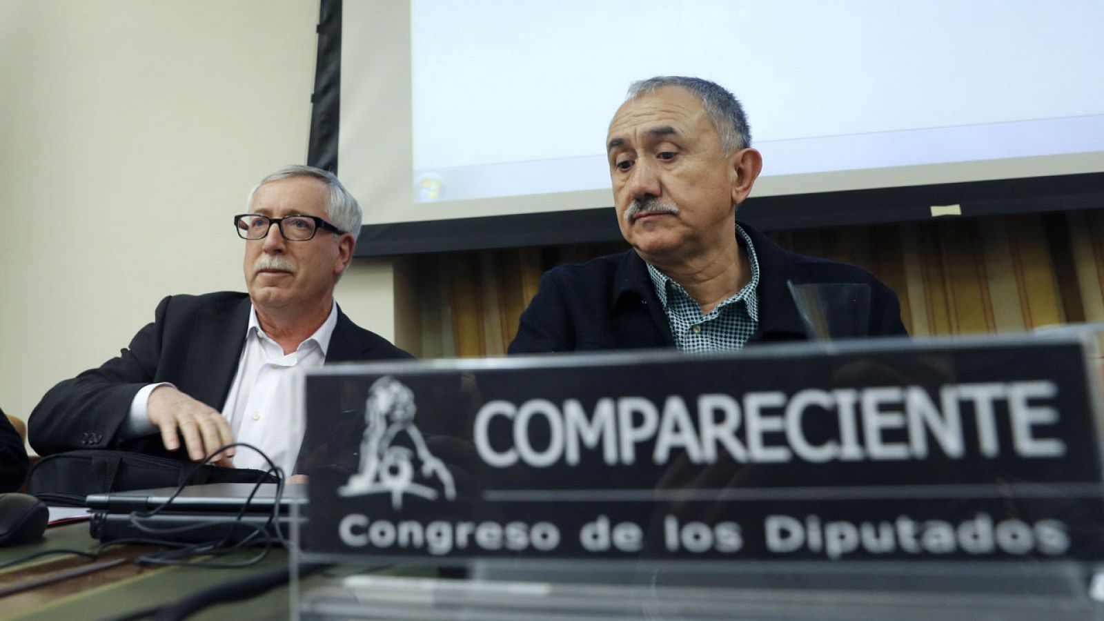 Los secretarios generales de UGT, José Álvarez Suárez (d), y de CCOO, Ignacio Fernández Toxo (i), en el Congreso