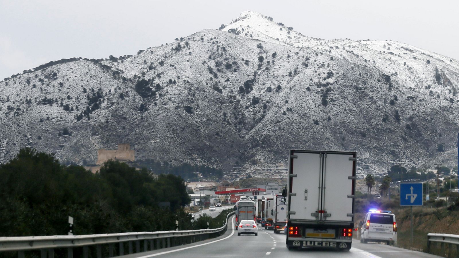 Las intensas nevadas han producido cortes de tráfico en algunas carreteras