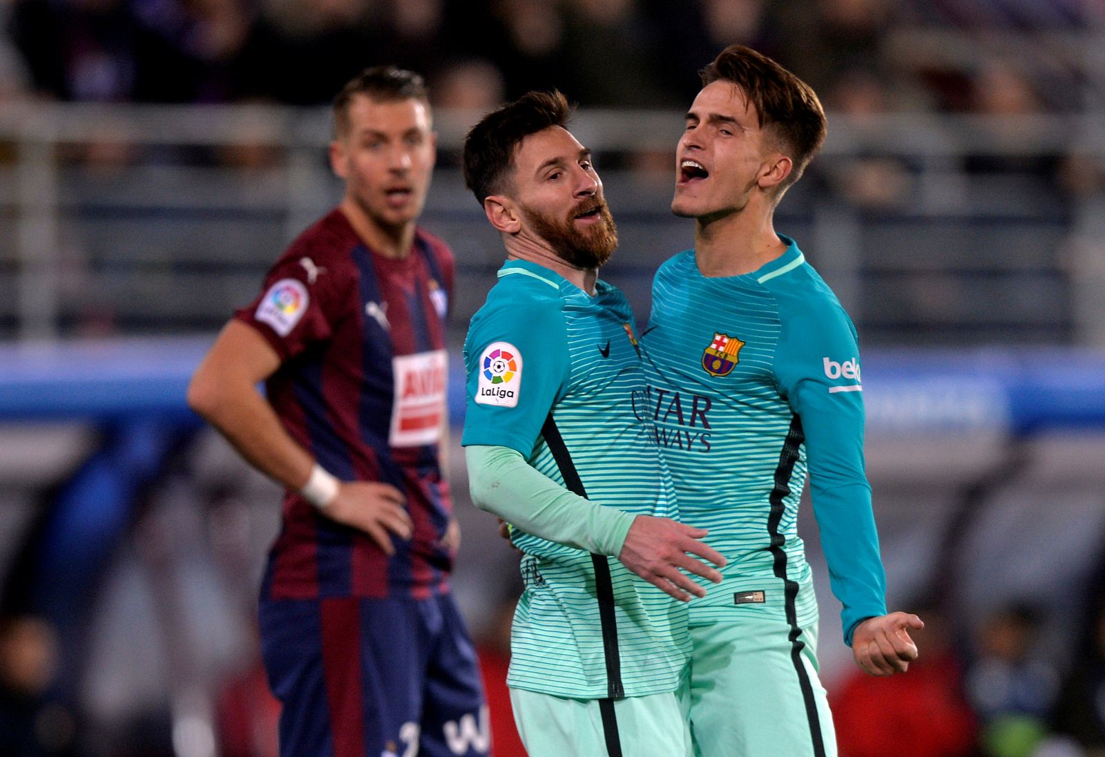 Messi y Denis Suárez celebran el primer gol del Barça ante el Eibar