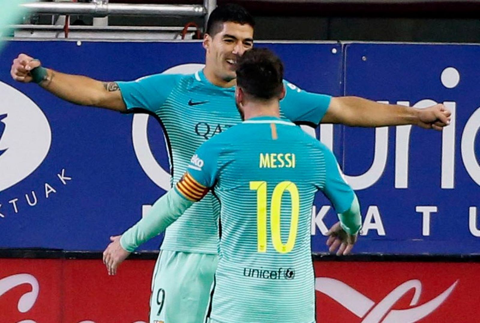 Messi y Suárez son los máximo goleadores de la liga española, con 15 cada uno.