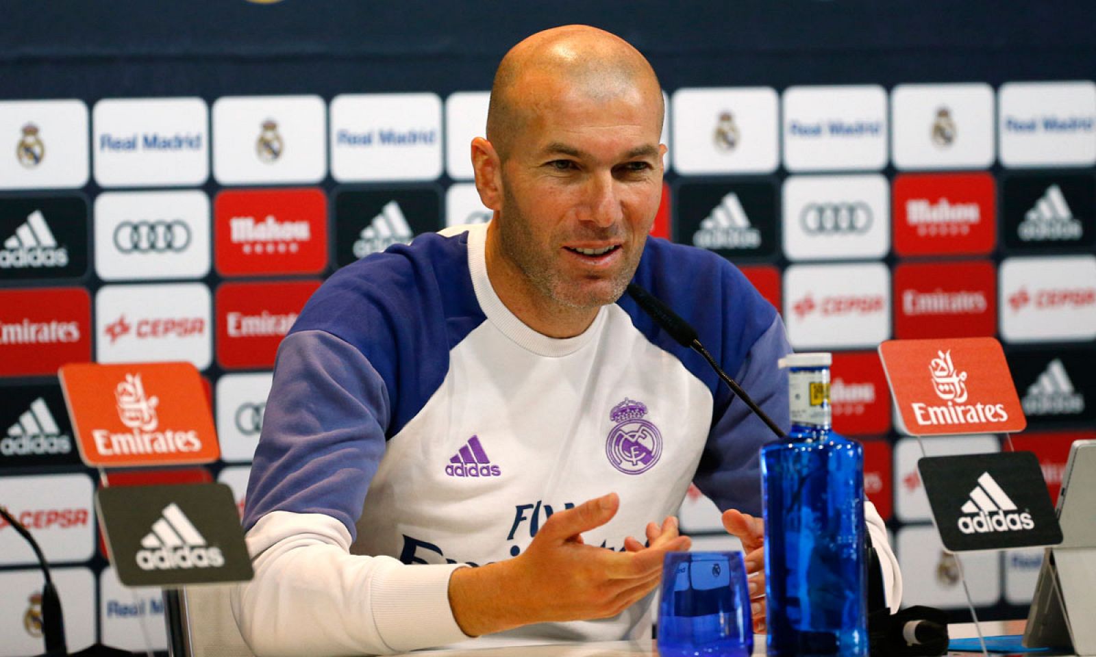 Zidane atiende a la prensa