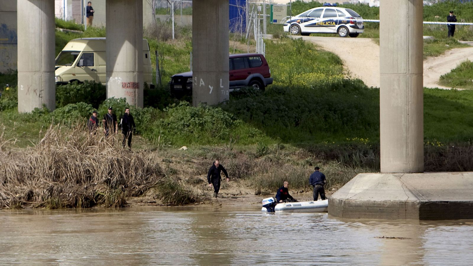 Imagen de archivo de la búsqueda de Marta del Castillo en el río Guadalquivir