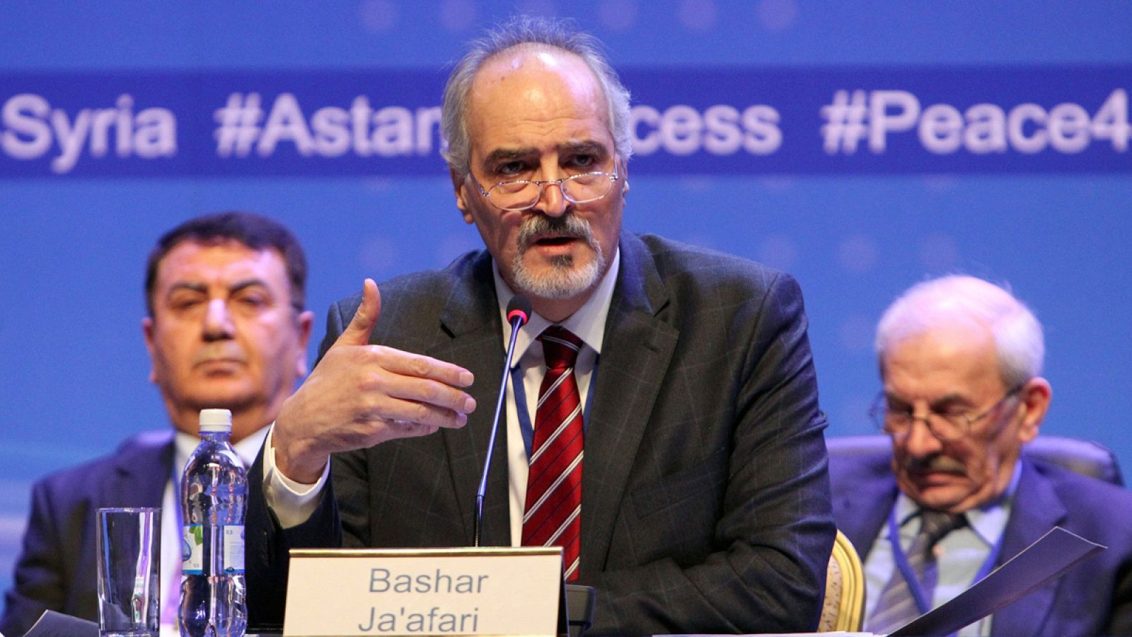 El jefe de la delegación gubernamental siria, Bashar Jaafari, durante las negociaciones de paz en Astaná (Kazajistán).