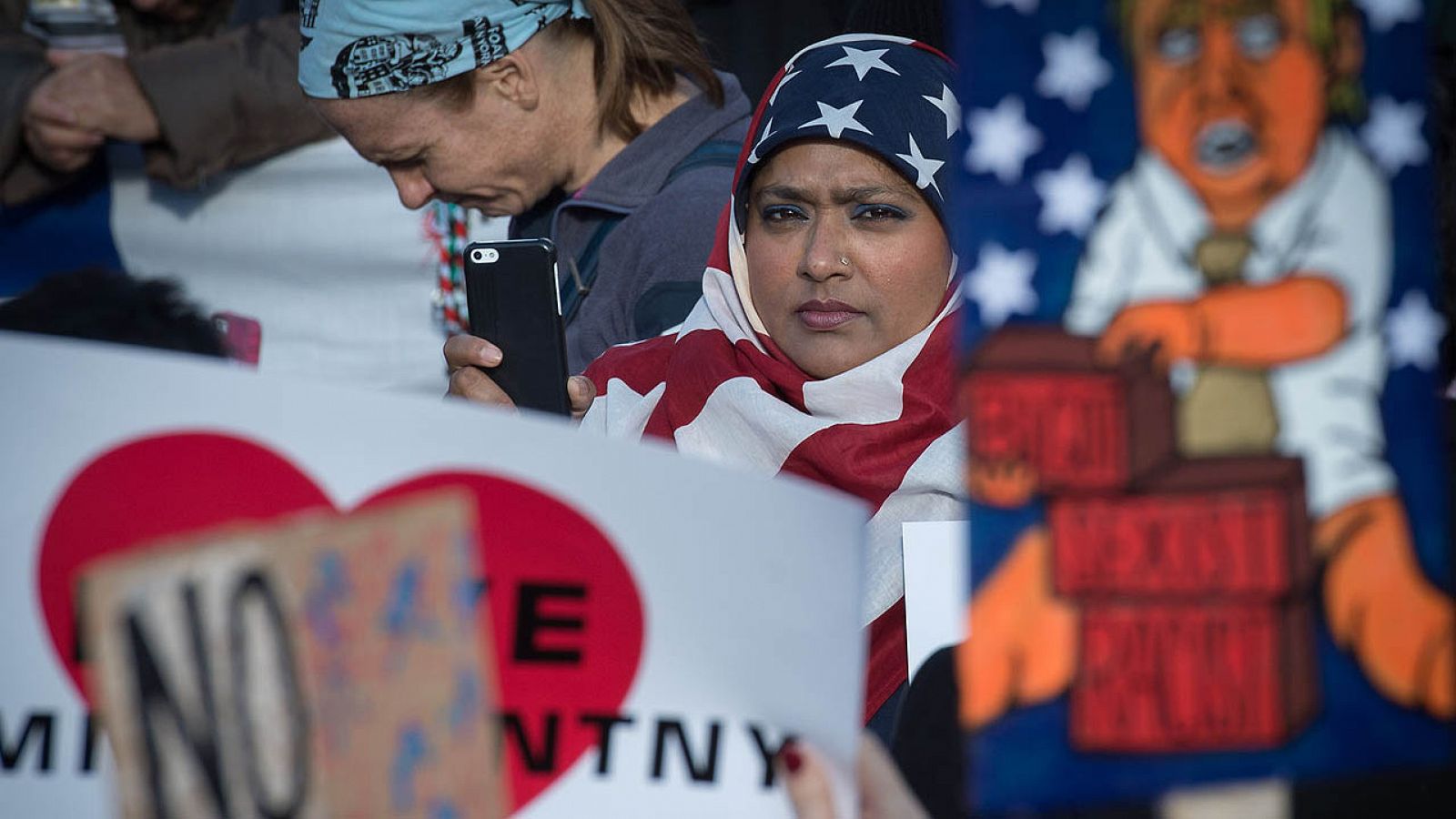 Manifestantes protestan en Nueva York contra el veto de Donald Trump a la entrada de ciudadanos de varios países musulmanes