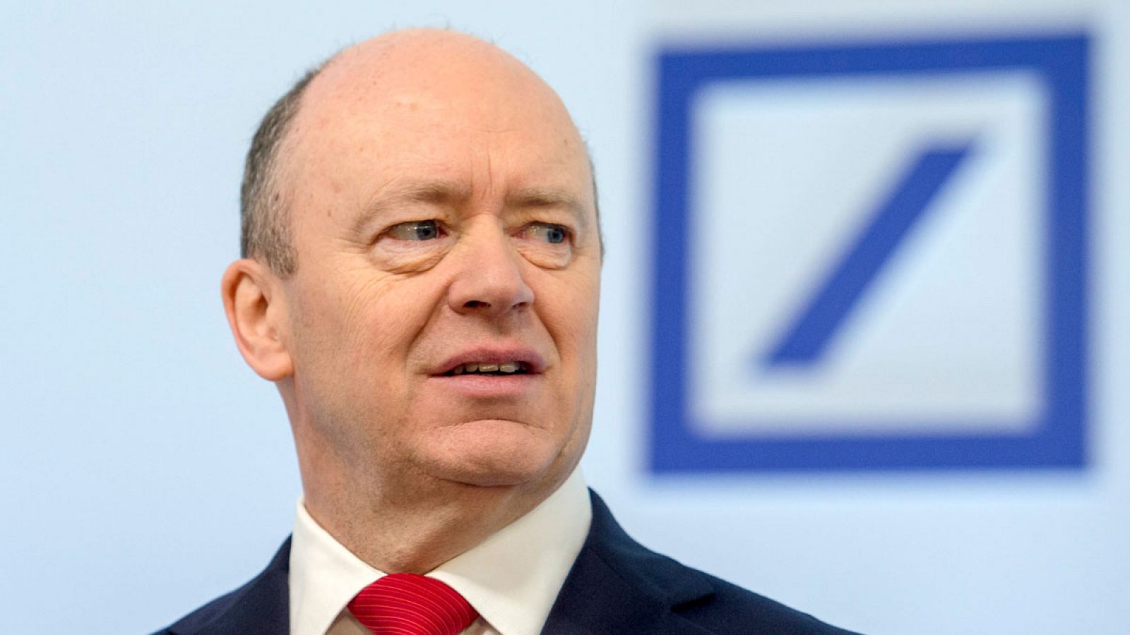 El presidente de la junta directiva de Deutsche Bank, John Cryan, presenta los resultados anuales de la entidad en Fráncfort (Alemania).