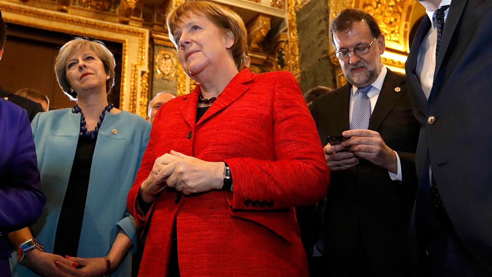 La primera ministra británica, Theresa May, junto a la canciller alemana, Angela Merkel, y el presidente del Gobierno español, Mariano Rajoy.