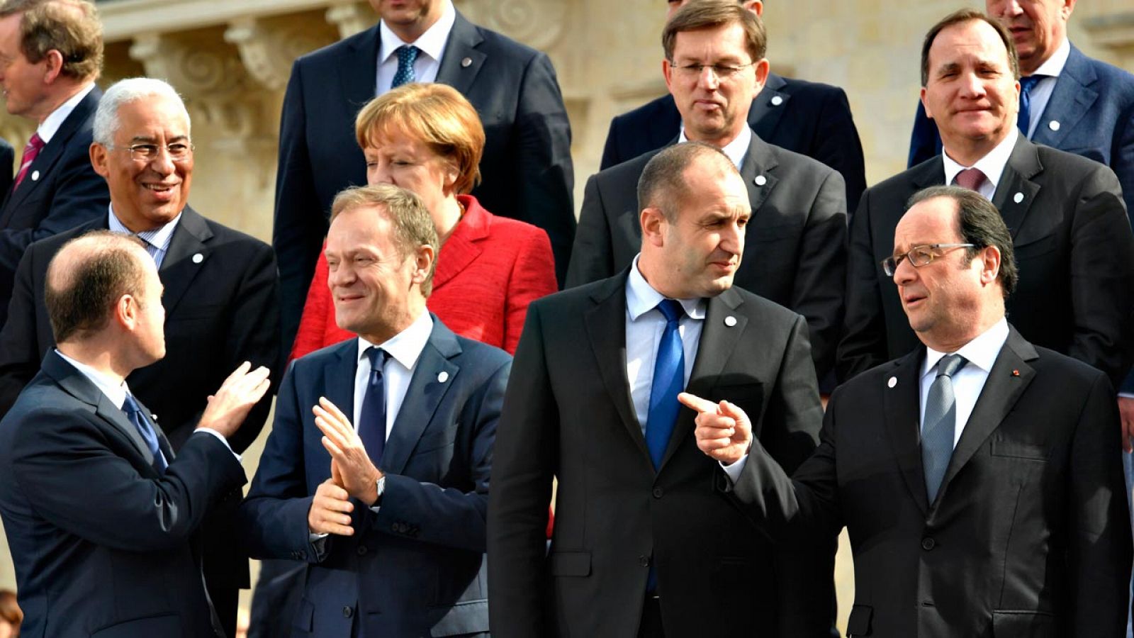 Foto de familia de los líderes europeos en la cumbre de La Valetta