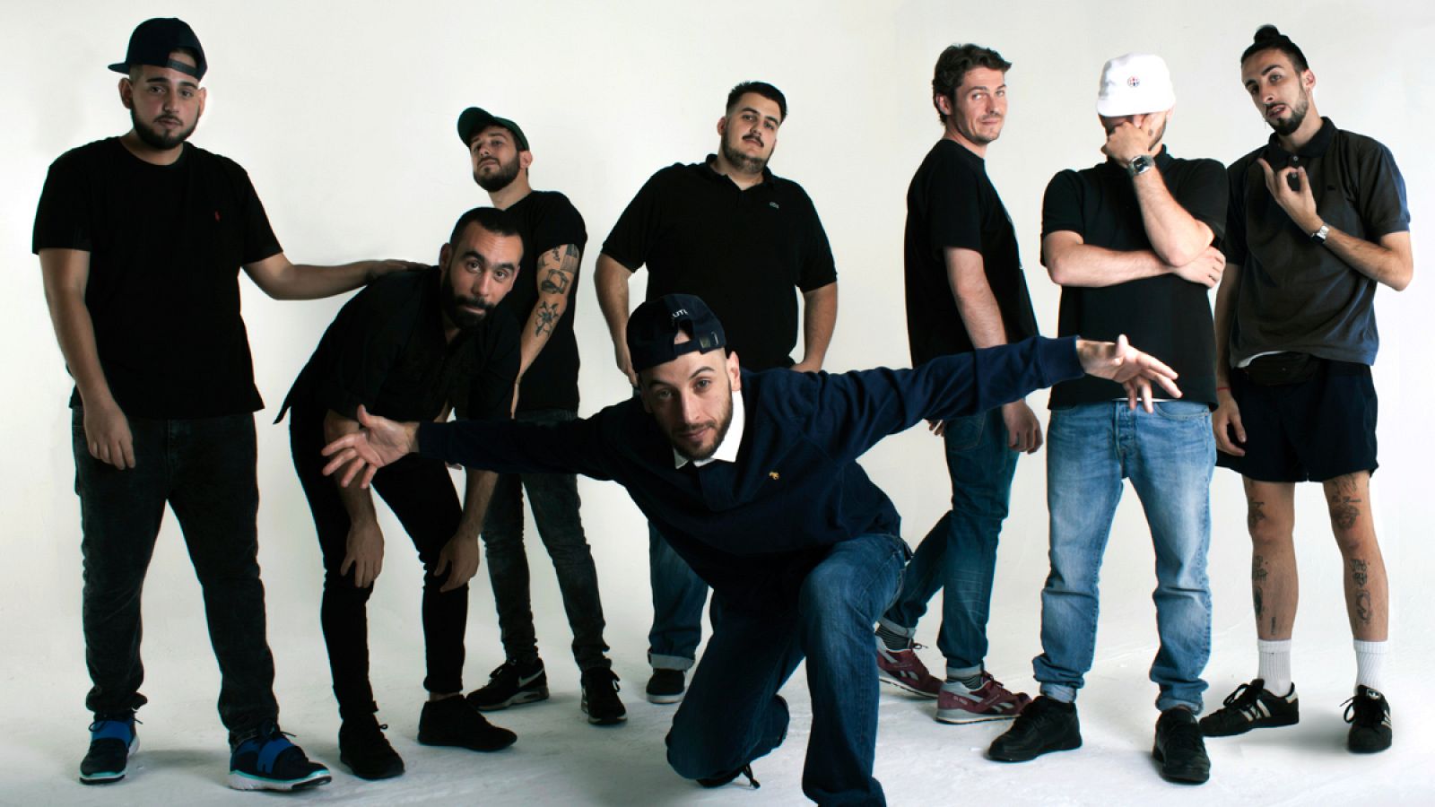 De izquierda a derecha, Ches, Karim, A. Rock, Morf, Tutto Vale, EKS, Aldeano y P.Donut (delante)