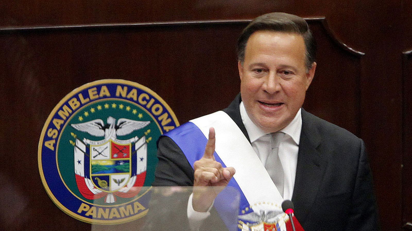 Fotografía de archivo del 2 de enero de 2017 del presidente panameño, Juan Carlos Varela, hablando ante la Asamblea Nacional de Panamá.
