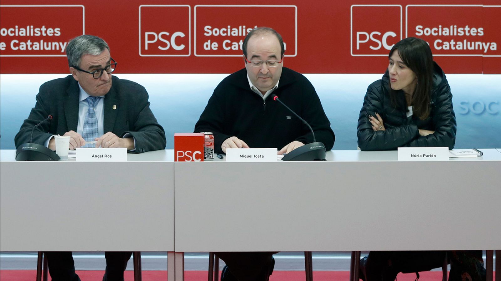 El primer secretario del PSC, Miquel Iceta, junto a la alcaldesa de Santa Coloma, Núria Parlon, y el presidente del partido, Àngel Ros, durante la reunión de la comisión ejecutiva del PSC en Barcelona