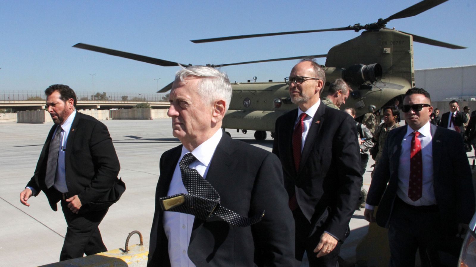 El secretario de Estado de Defensa James Mattis a su llegada a Bagdad.