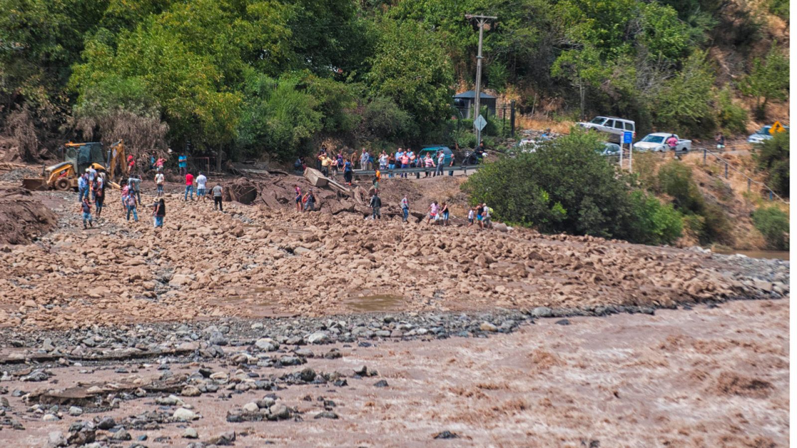 Las fuertes lluvias han provocado aluviones y desprendimientos en zonas cercanas a Santiago de Chile.