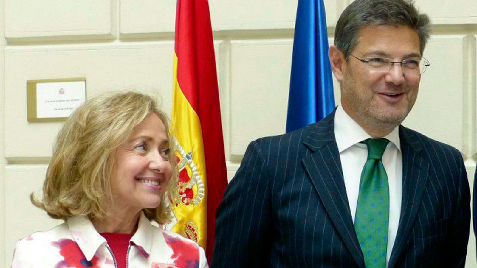 El ministro de Justicia, Rafael Catalá, y la ex fiscal general del Estado Consuelo Madrigal
