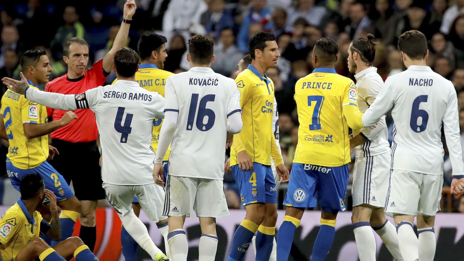 Fernández Borbalán muestra la roja a Bale en el partido