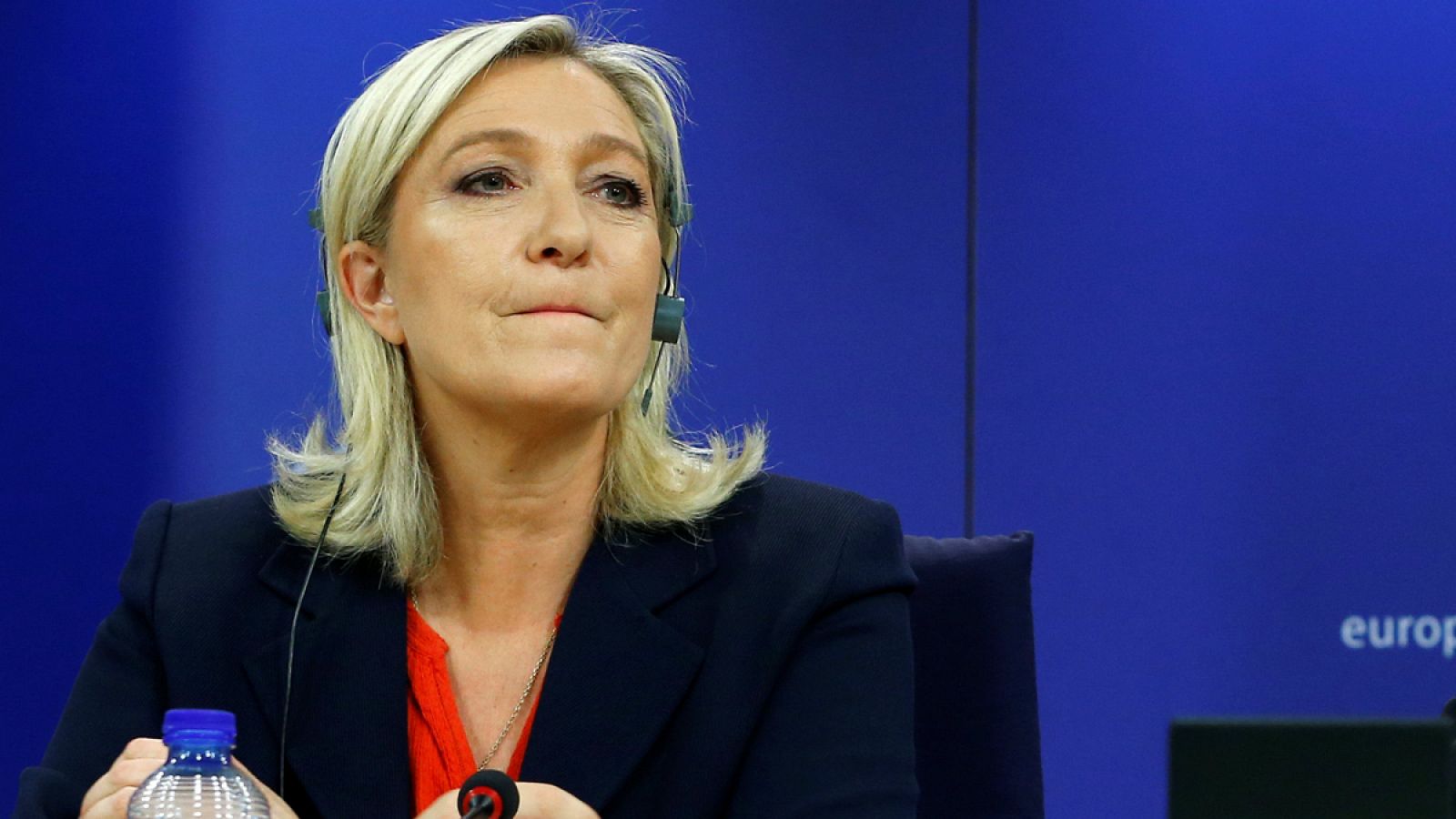 La líder del Frente Nacional francés, Marine Le Pen, durante una rueda de prensa en el Parlamento Europeo en Bruselas