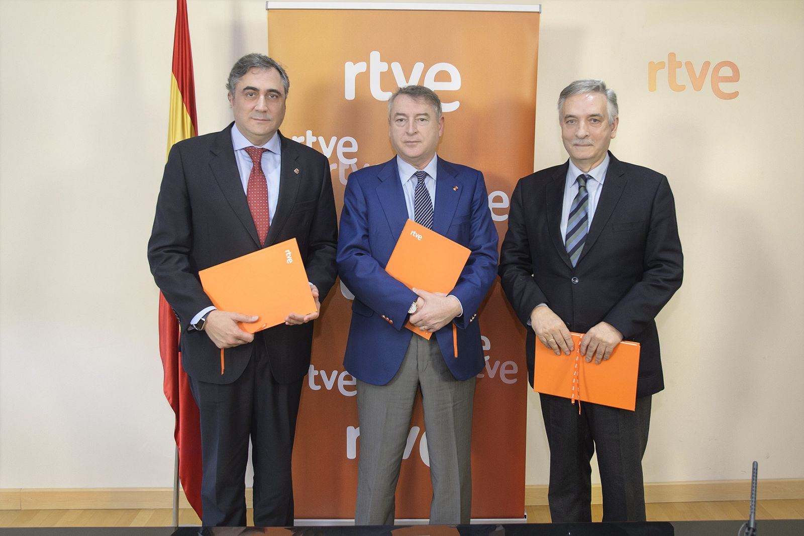 Ángel Mariscal, José Antonio Sánchez y Artemio Domínguez tras la firma de los acuerdos