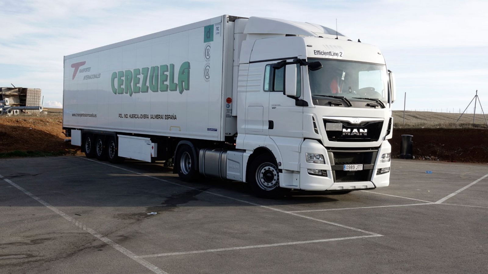 Otro camión frigorífico interceptado el pasado mes de febrero en Teruel y en cuya caja de transporte viajaba una familia de inmigrantes compuesta por dos adultos y cuatro menores que se había colado en su interior.