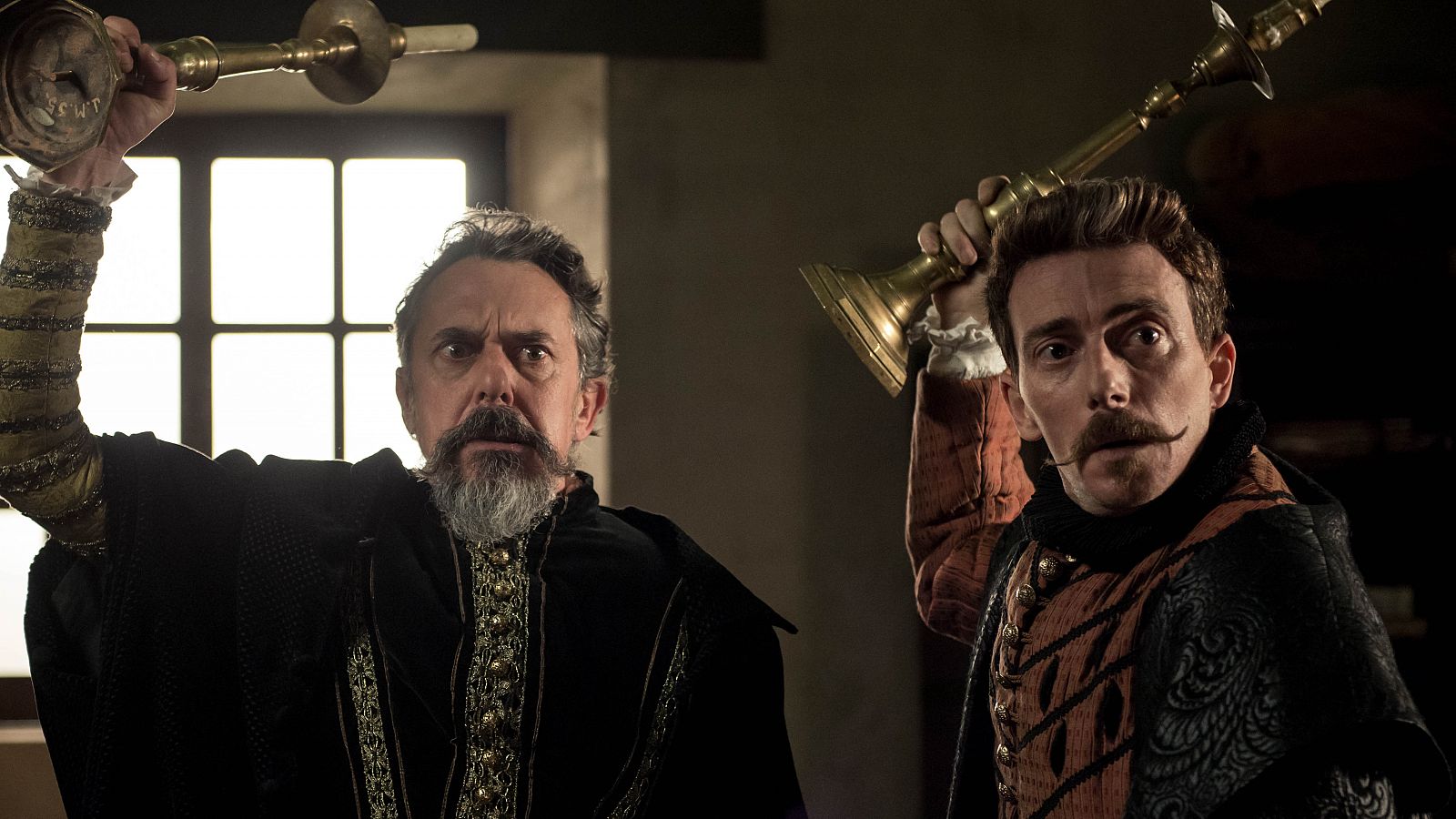 Víctor Clavijo y Pere Ponce, en la tercera temporada 'El Ministerio del Tiempo'