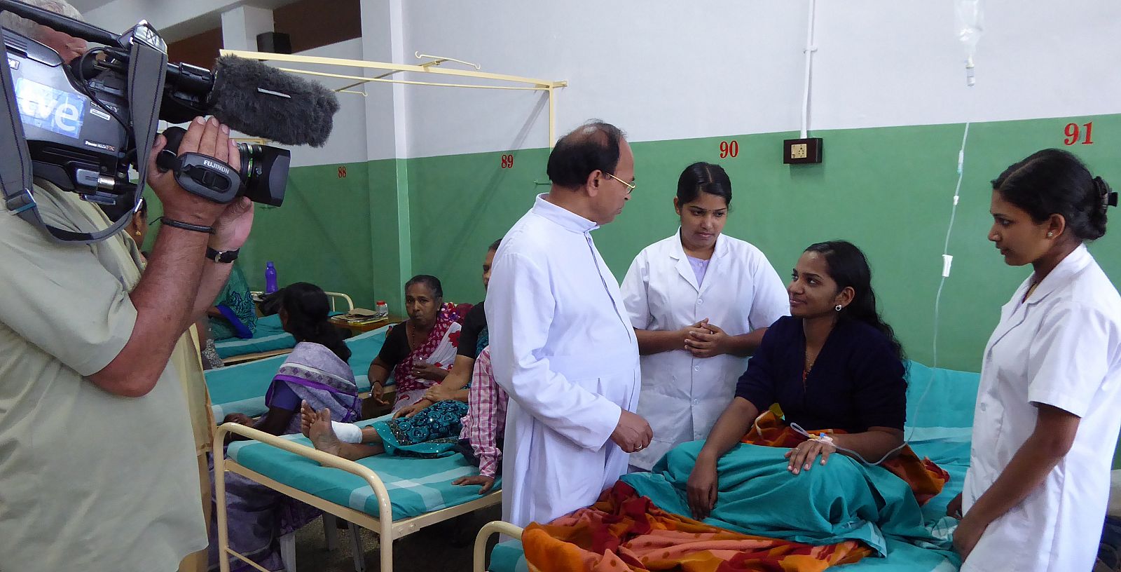 Durante el rodaje en St. John's Hospital, en Kattappana, India
