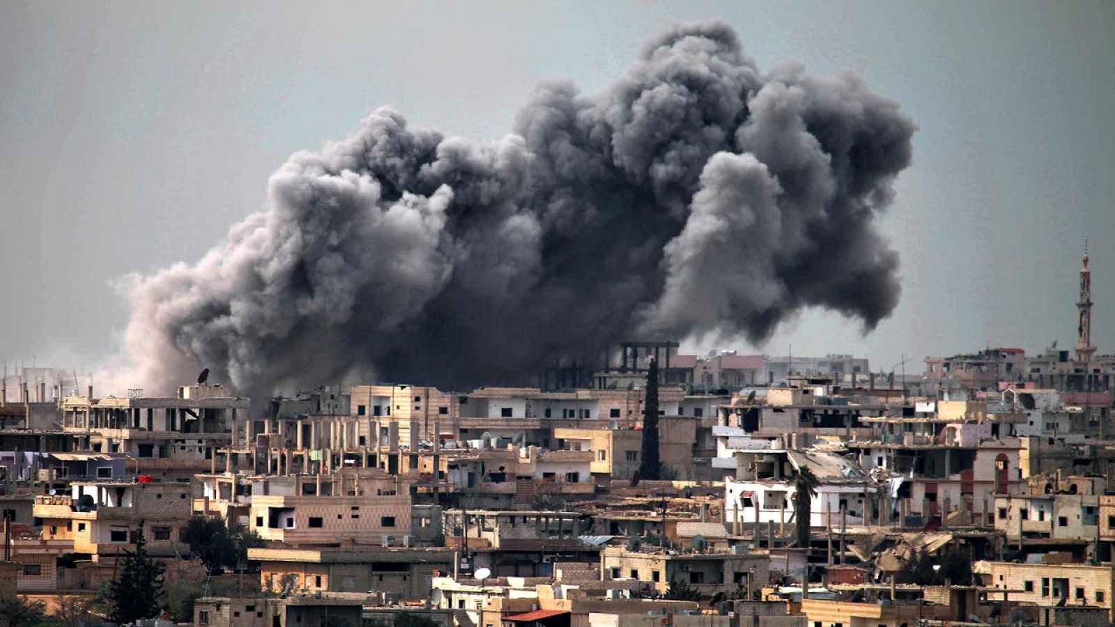 Imagen de archivo de un bombardeo en la ciudad siria de Daraa