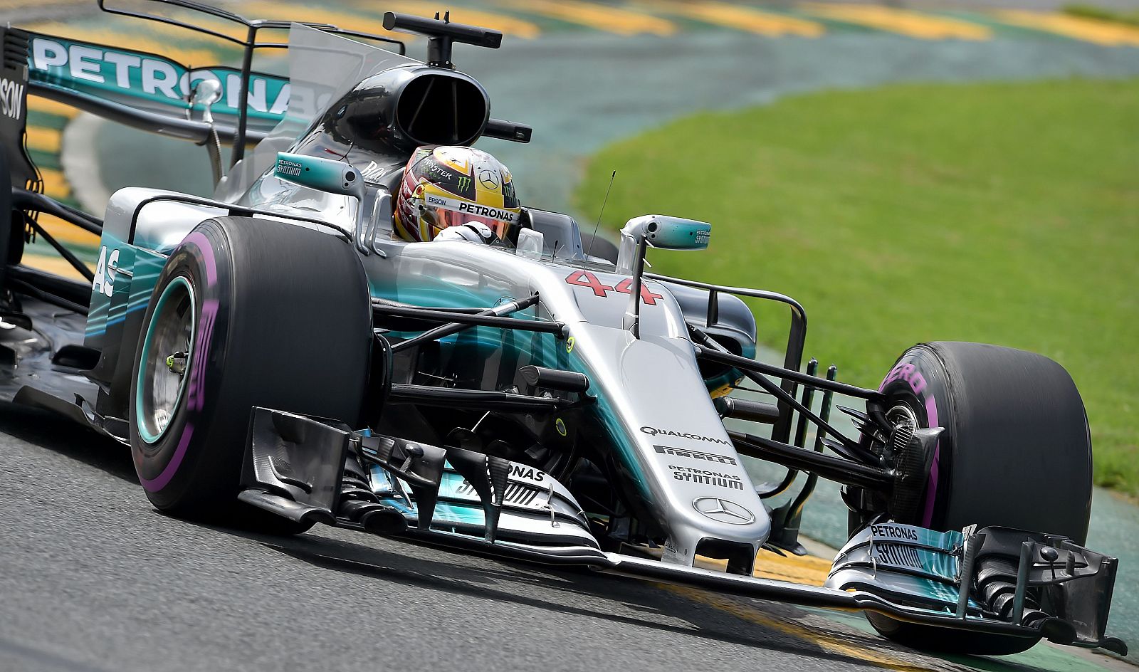 Imagen del británico Lewis Hamilton durante los entrenamientos libres en Melbourne.