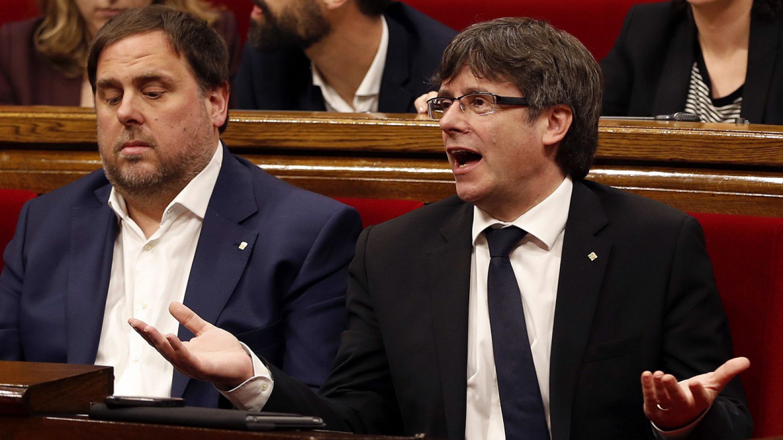 El presidente de la Generalitat, Carles Puigdemont, y su vicepresidente, Oriol Junqueras