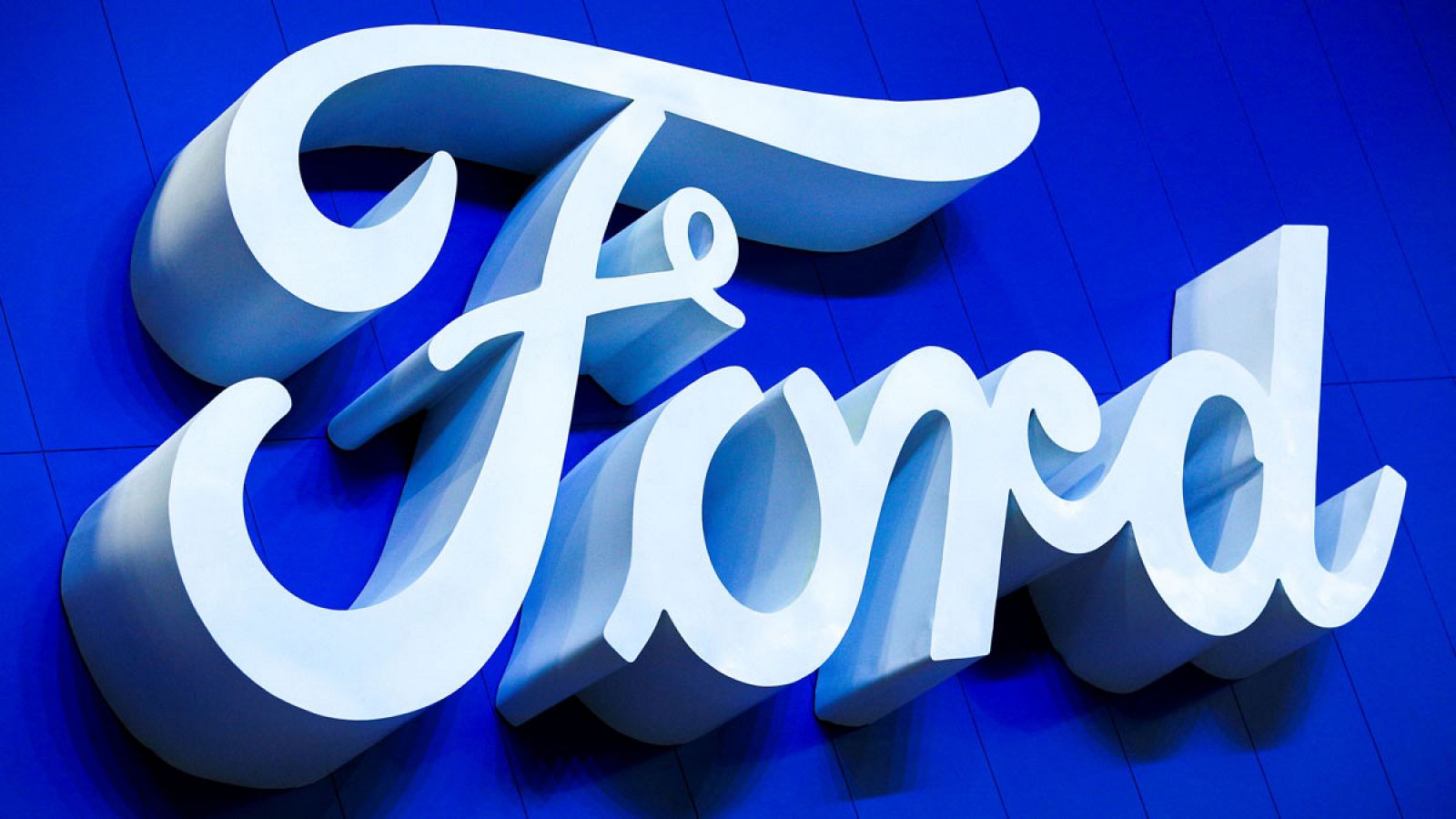 El logotipo de Ford en una imagen de archivo.