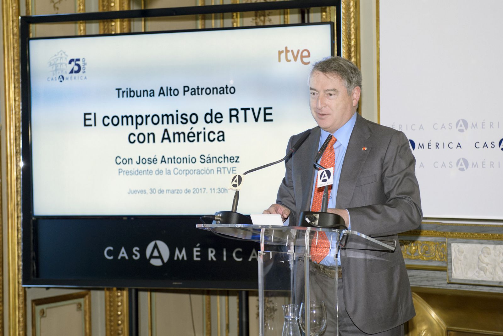 José Antonio Sánchez durante la conferencia 'El compromiso de RTVE con América'