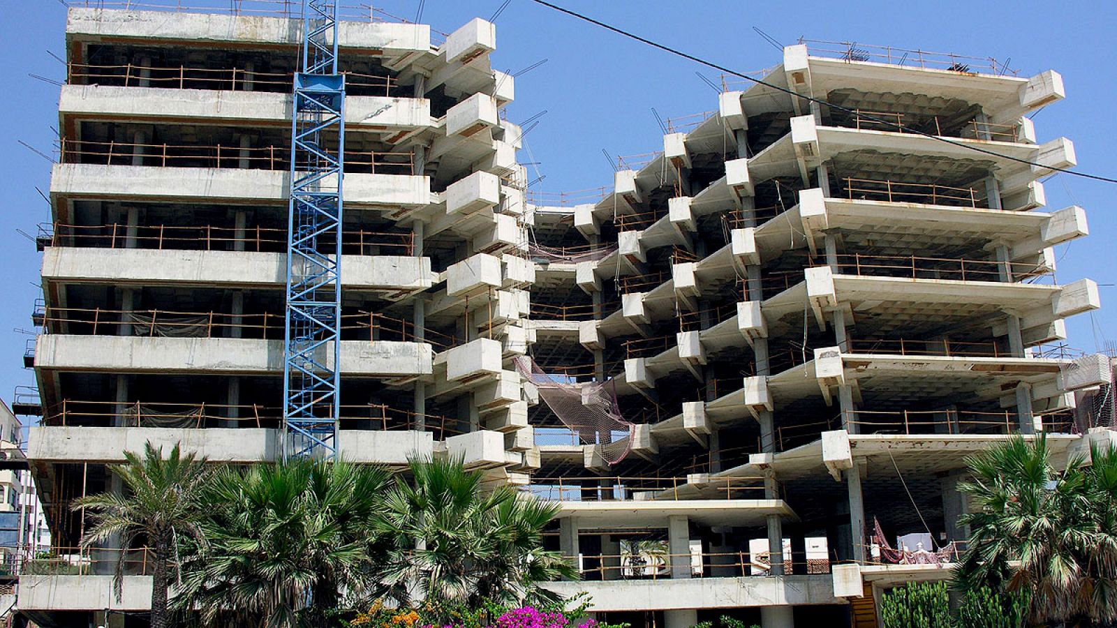 Imagen de archivo de un edificio en construcción en Estepona, Málaga