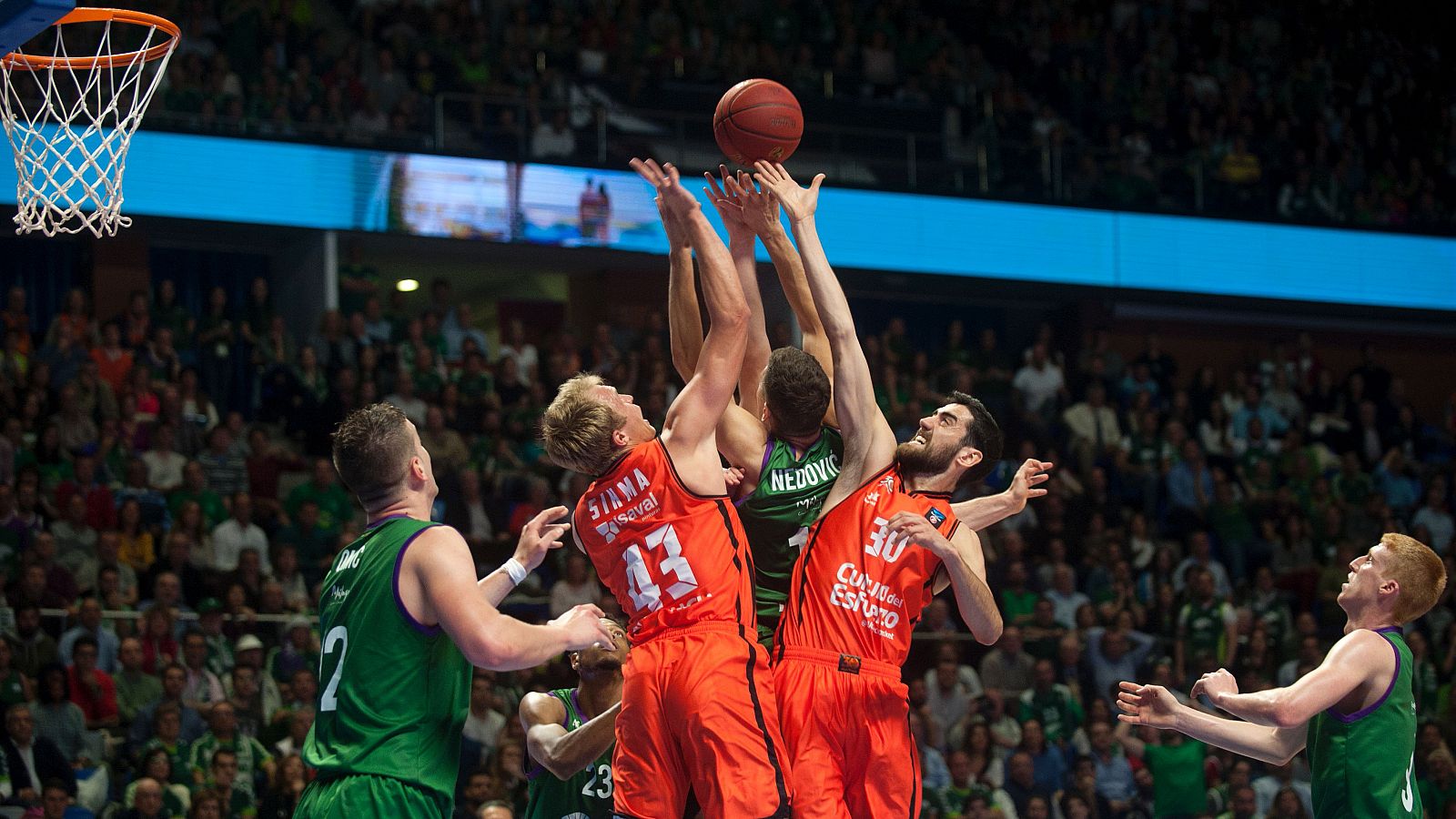 El Unicaja fuerza el tercer partido y la Eurocopa se decidirá en Valencia