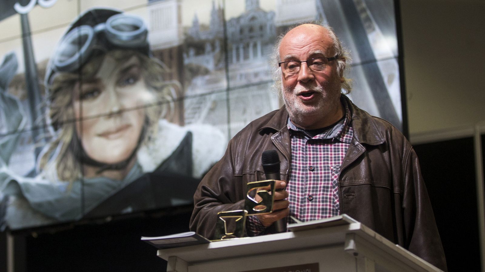 Josep Maria Martín Saurí agradeciendo el Gran Premio del Salón del Cómic de Barcelona