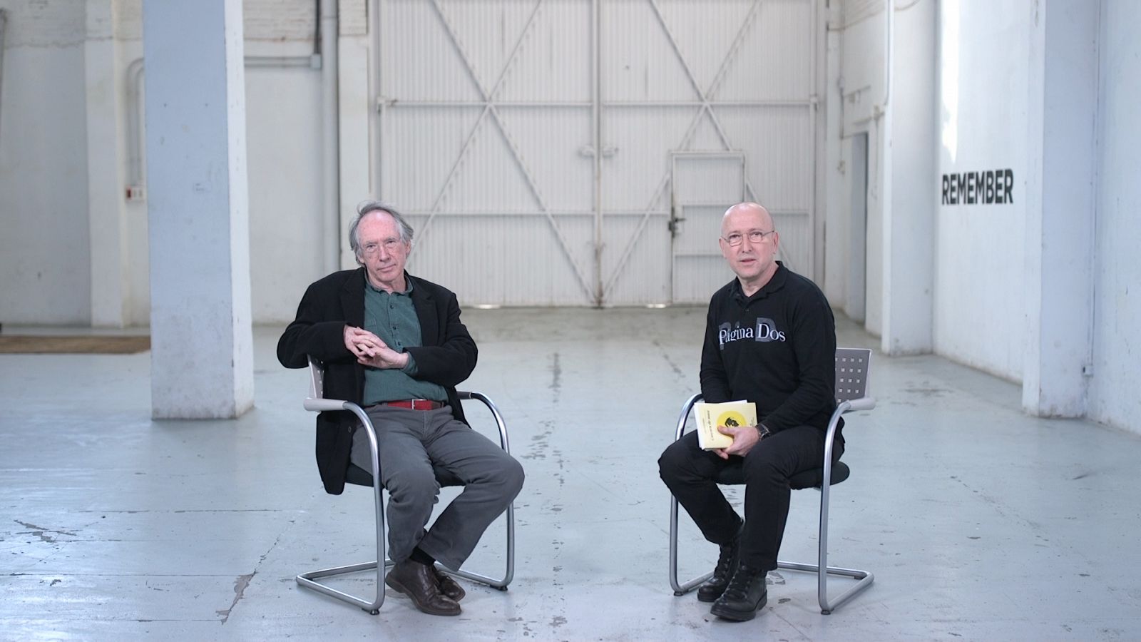 Ian McEwan y Óscar López en 'Página Dos'