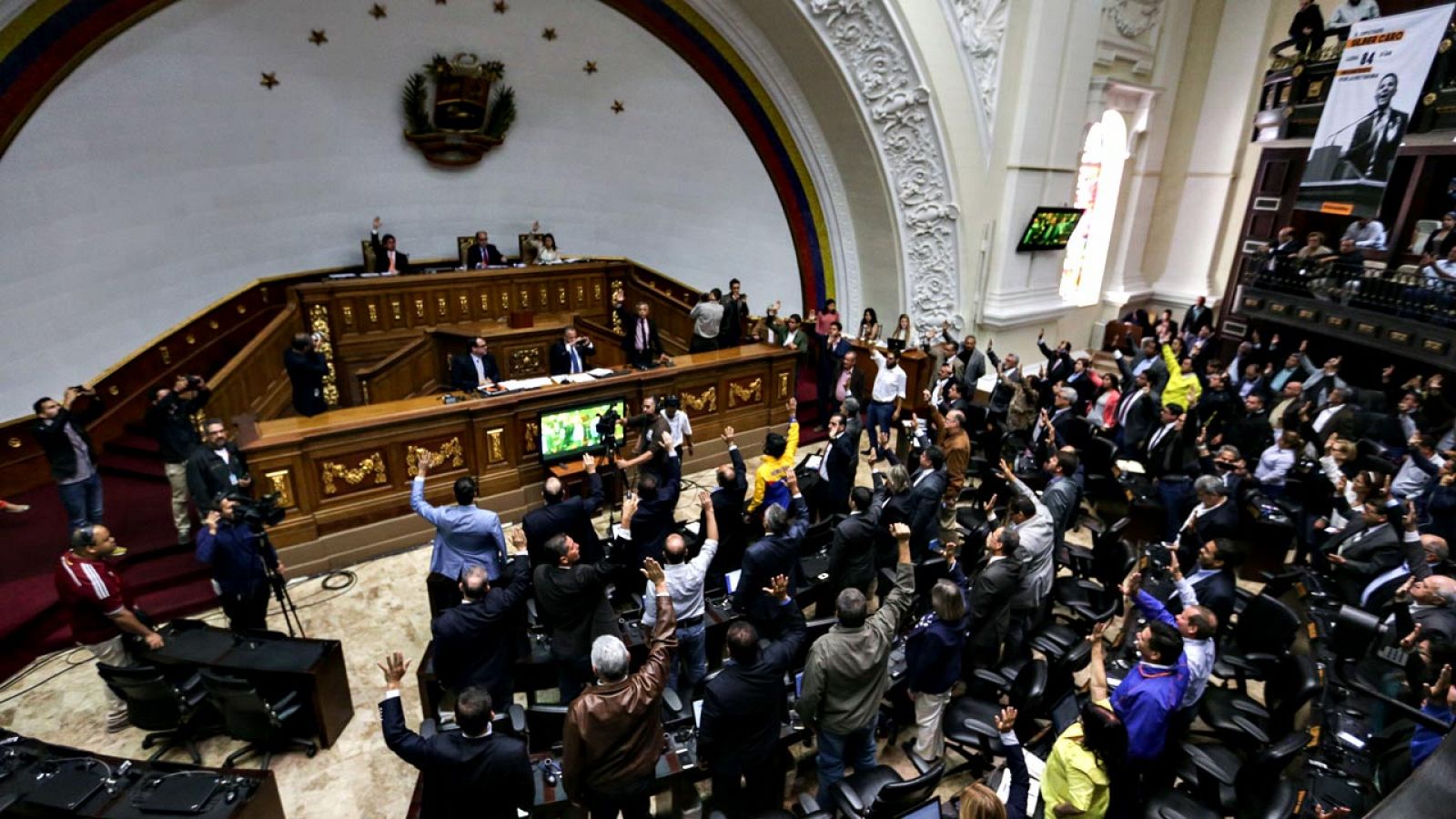 El Parlamento venezolano vota para iniciar el proceso de destitución de siete jueces del Supremo