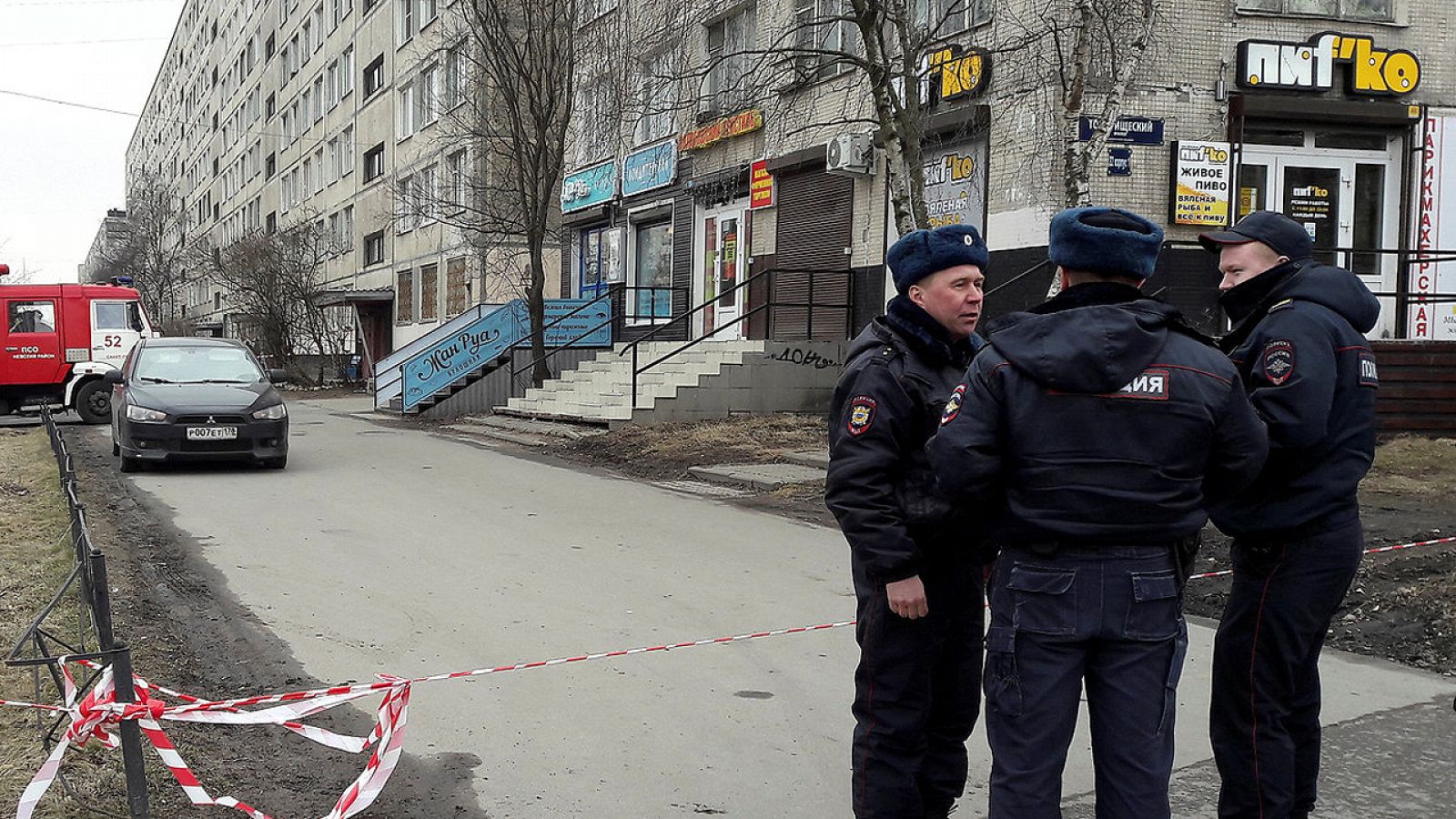 La Policía rusa vigila una zona reidencial en San Petersburgo