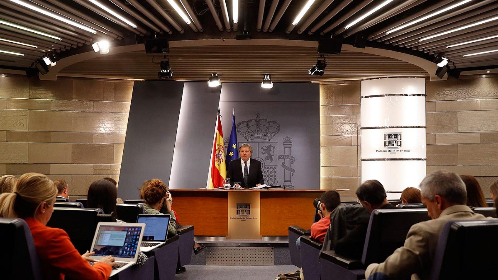 Mendez de Vigo durante la rueda de prensa del Cosnejo de Ministros