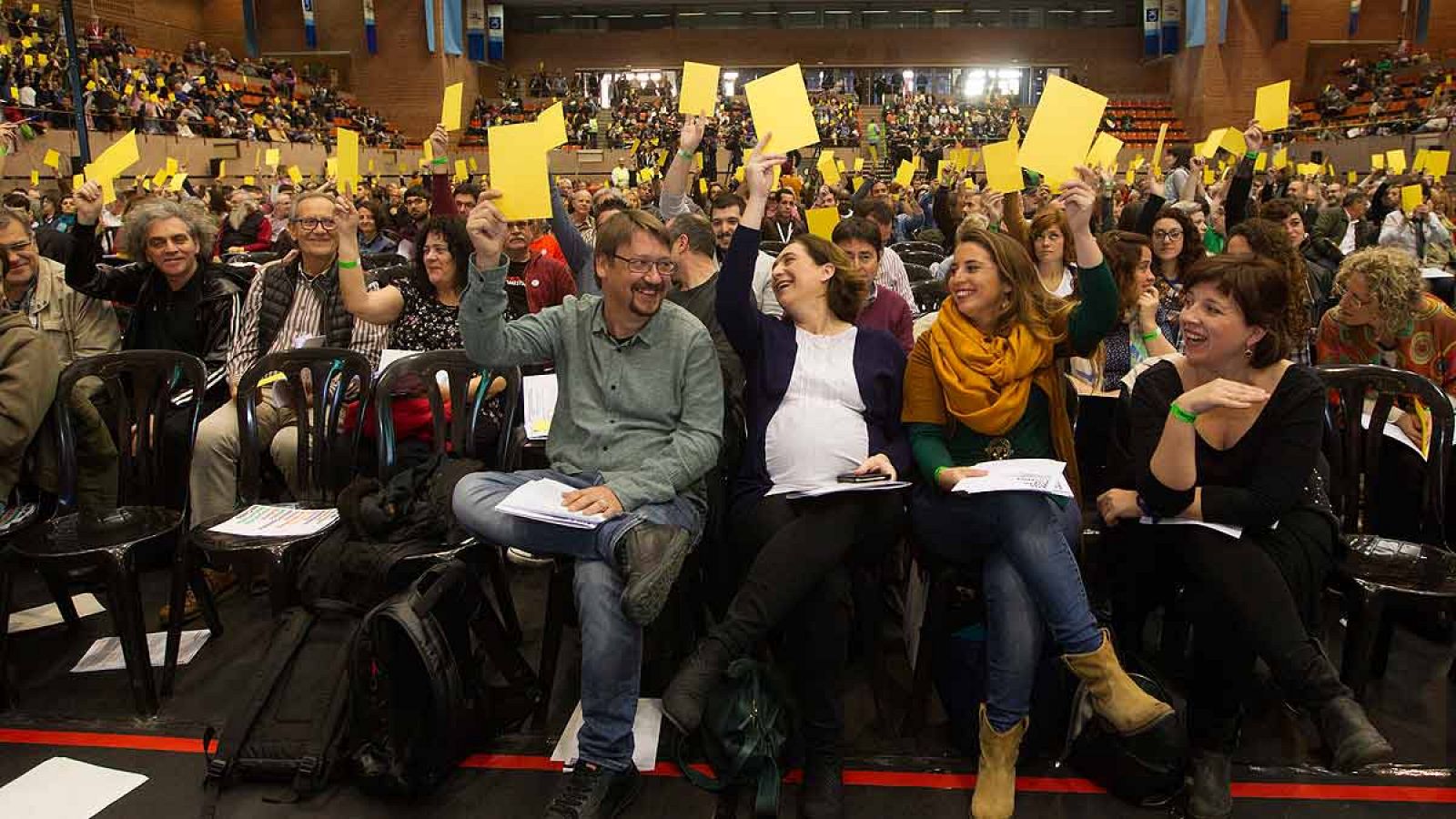 Domènech y Colau son elegidos líderes de los 'comunes' y suman a críticos de Podem