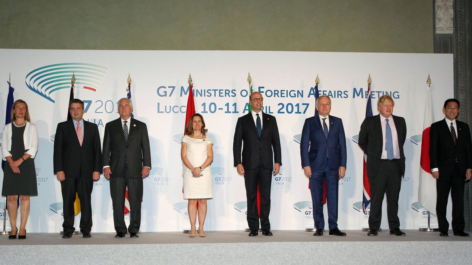 Foto de familia de los jefes de Exteriores de los países del G7 junto a la alta representante de la UE.