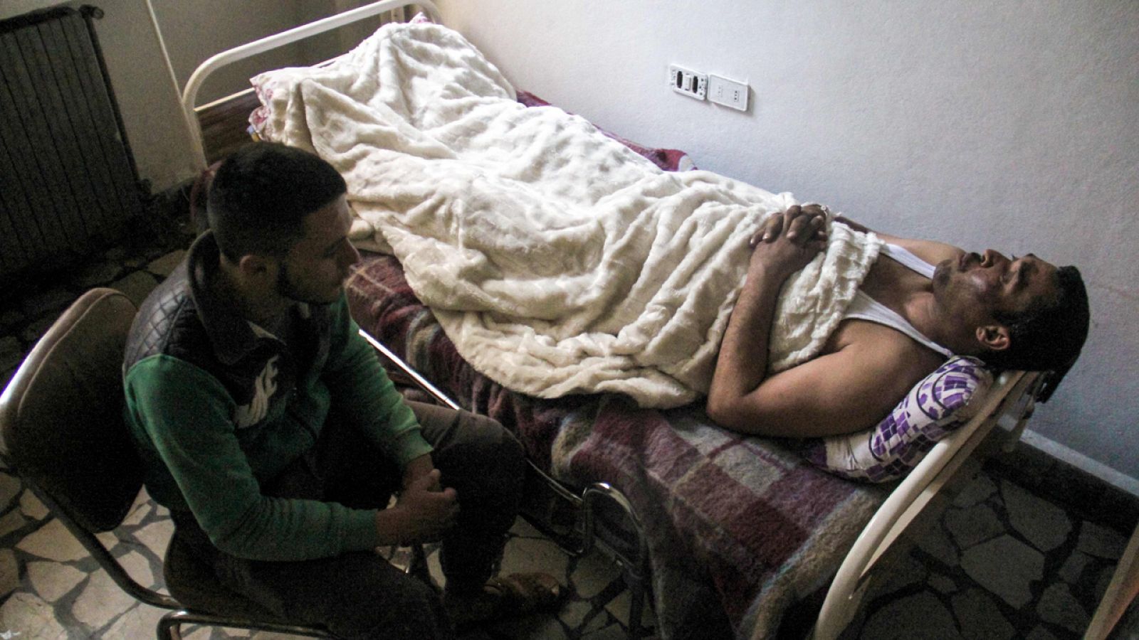 Una víctima del supuesto ataque químico del ejercito sirio contra Jan Sheijún