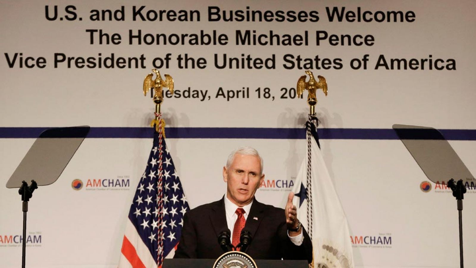Mike Pence, durante su visita a Corea del Sur