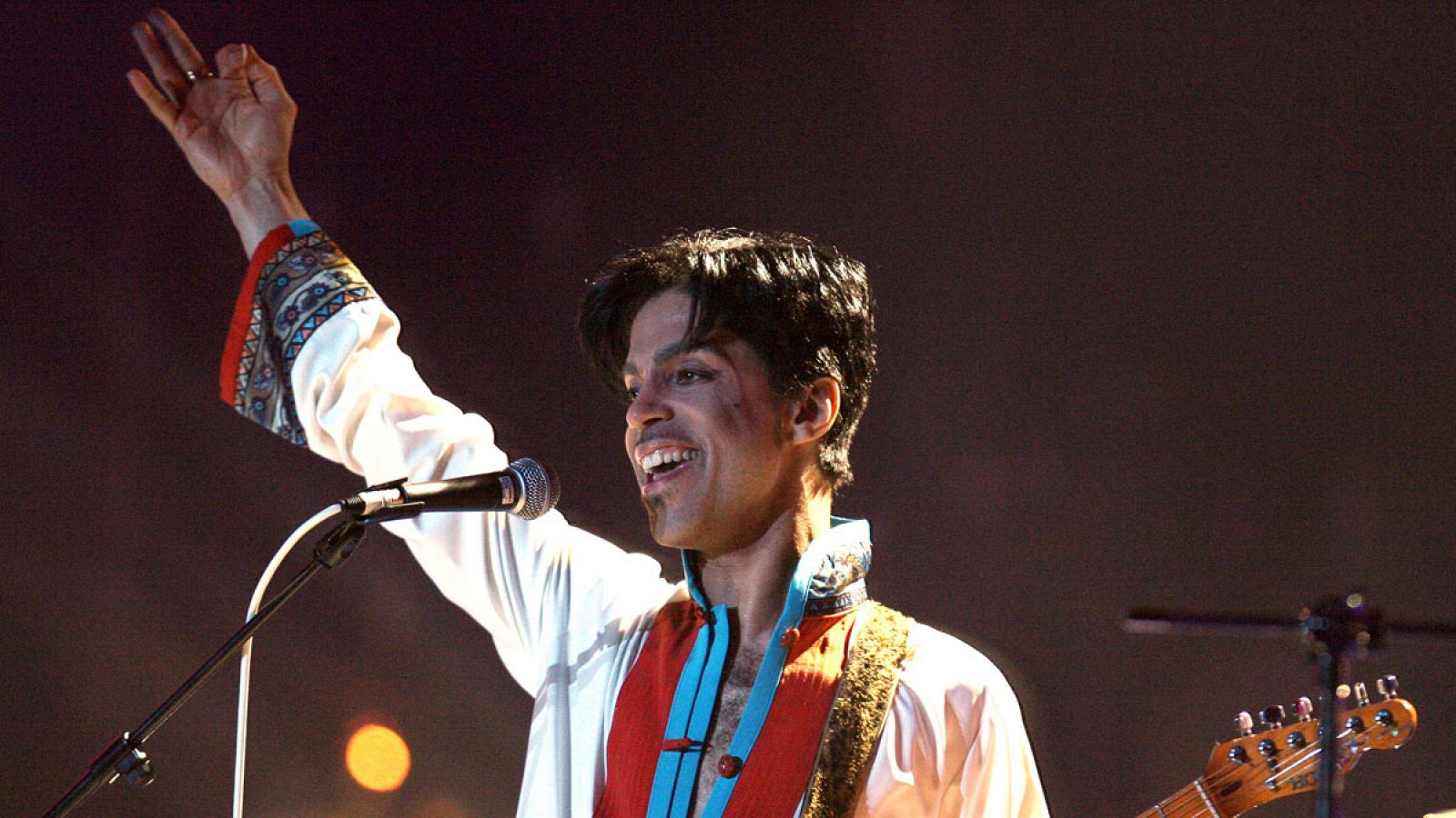 Prince durante su actuación en una entrega de premios en Londres en febrero de 2006.