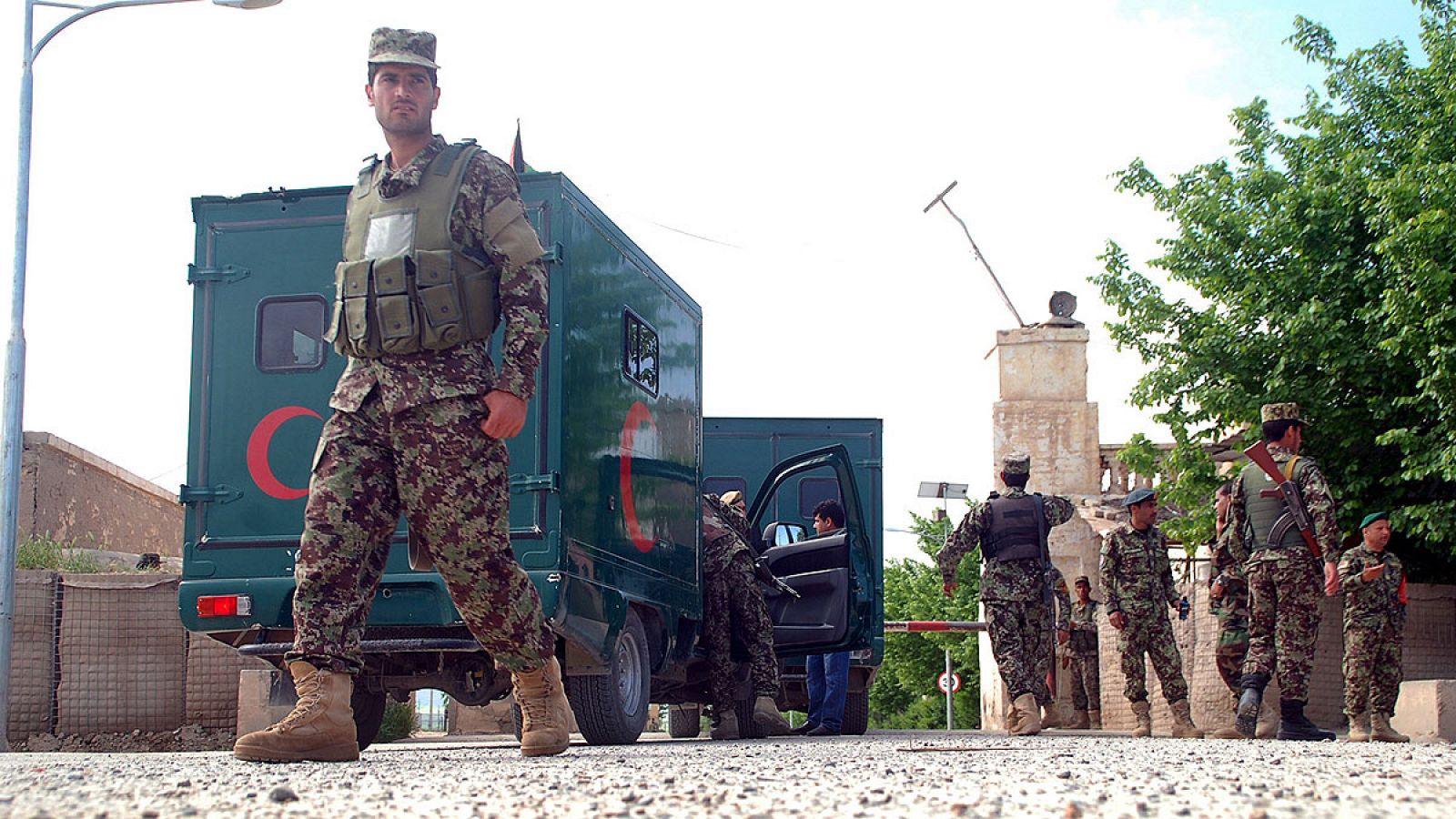 Soldados afganos en la base atacada en la provincia de Balkh